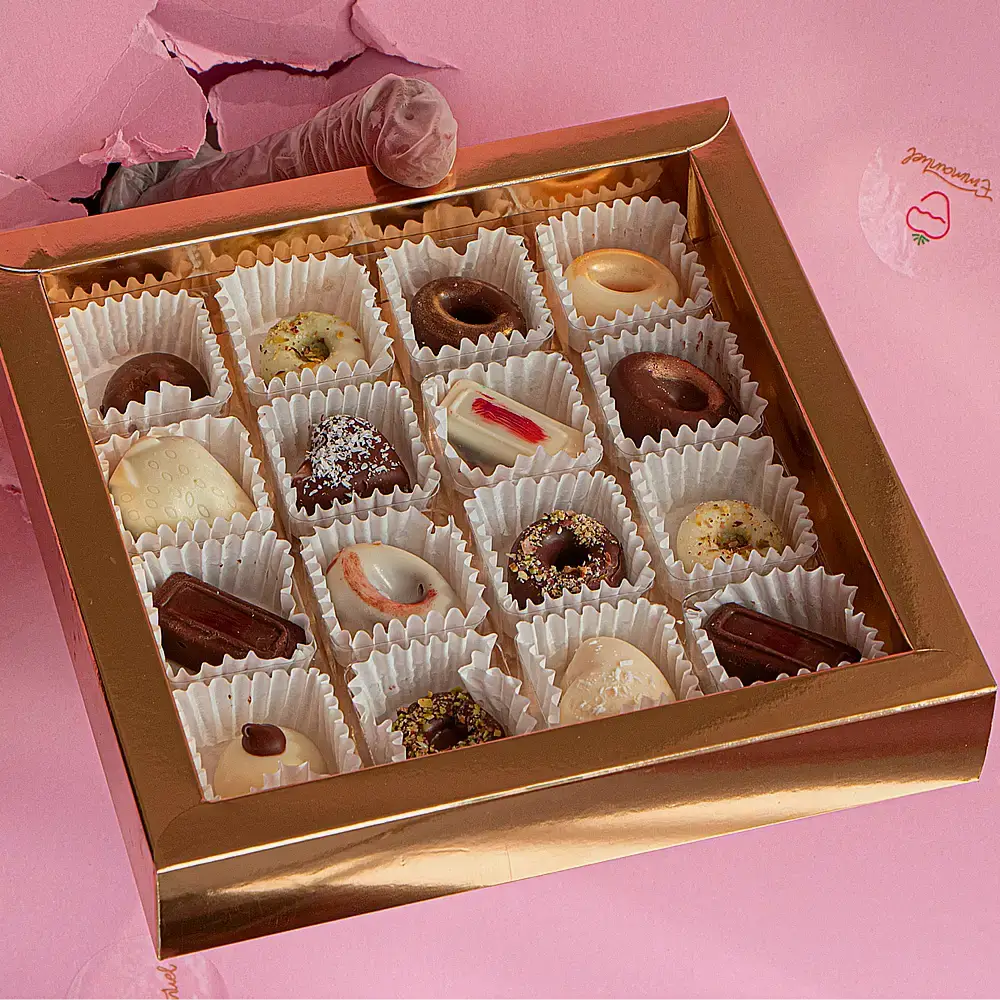 Classic Chocolate strawberry box with 15 peices